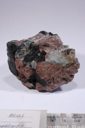 Aenigmatite
