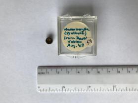 Hedenbergite, synthetic (clinopyroxene group)