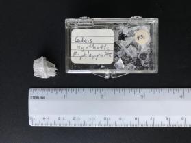 Fluorophlogopite, synthetic (silicate group)