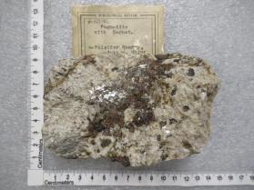 pegmatite with garnet