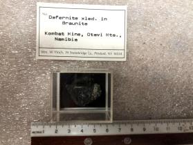 Defernite xled in Braunite