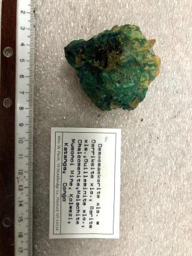 Desesmaekerite xls. W Derriksite xls., Barite xls., Guilleminite xls., Chalcomnite, Malachite