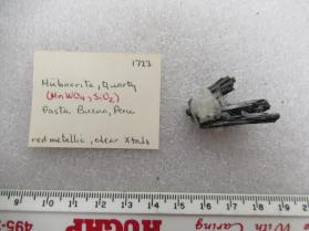 Huebnerite, Quartz