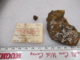 Dundasite, Crocoite