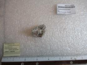 Fluorbarytolamprophyllite