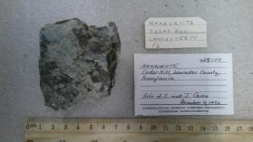 Nakauriite