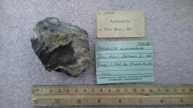Pyroaurite