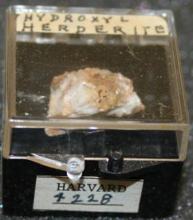 Hydroxylherderite