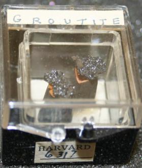 Groutite