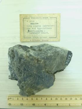 Very coarse labradorite and hypersthene