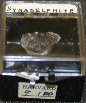 Synadelphite