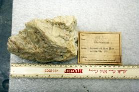 Albite var. Cleavelandite