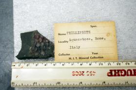 Phillipsite crystals on Basalt