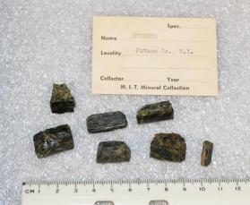 Epidote, rough crystals