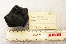 Braunite crystals in massive Braunite