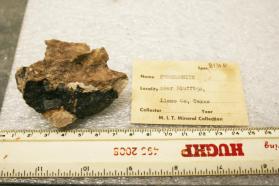 Fergusonite-(Y)